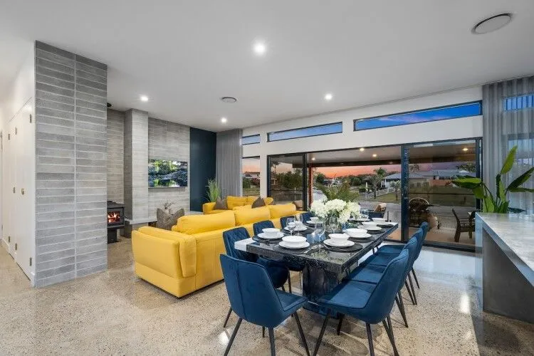 Gold Coast holiday rental house kitchen and dining