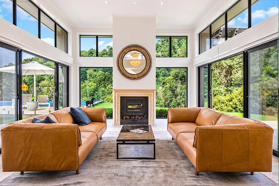 Luxury Holiday Property For Rent in Maleny - living room